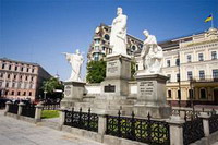 9. памятник княгине ольге на михайловской площади